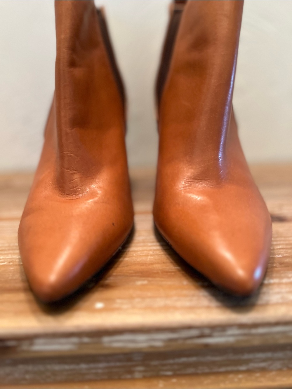 Lauren Ralph Lauren Tan Pointed-Toe Leather Ankle Booties. Size 8 B - Picture 8 of 9